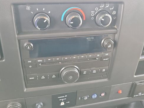 Used 2016 GMC Savana 3500 LS image 9