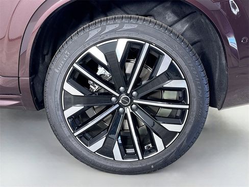 Used 2025 Volvo XC90 B5 Plus w/ Protection Package image 34