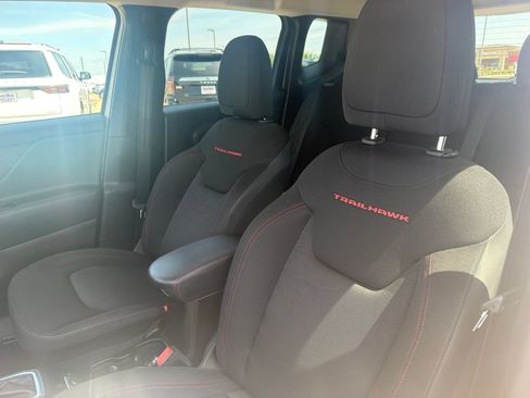 Used 2023 Jeep Renegade Trailhawk AWD/4WD image 10