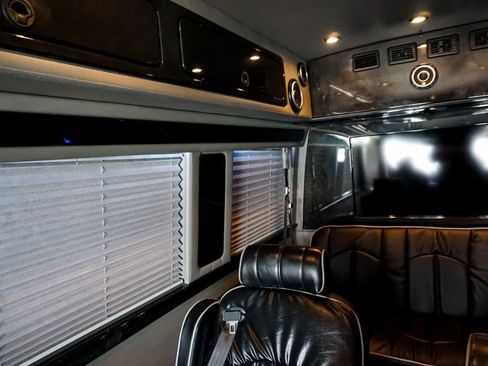 Used 2014 Mercedes-Benz Sprinter 2500 image 37