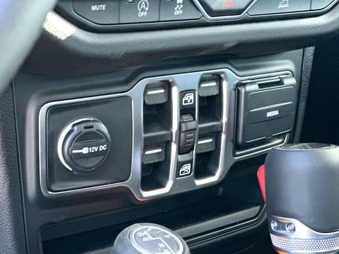 New 2026 Jeep Gladiator Sport image 28