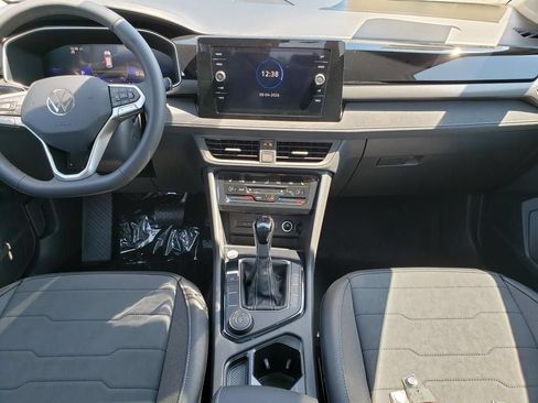 New 2026 Volkswagen Taos SE AWD/4WD image 9