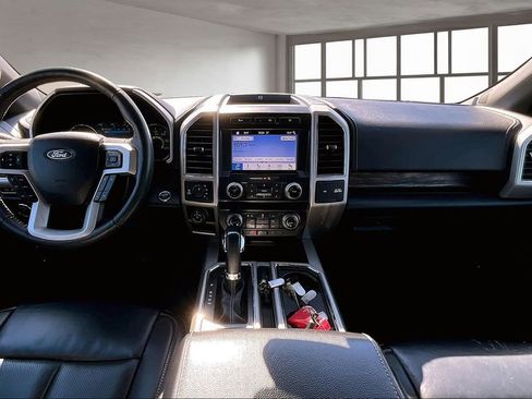 Used 2019 Ford F150 Lariat w/ Equipment Group 502A Luxury AWD/4WD image 18