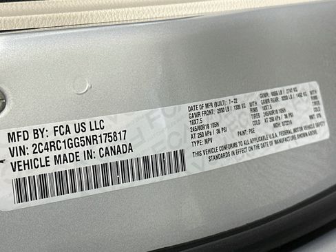 Used 2022 Chrysler Pacifica Limited FWD image 12