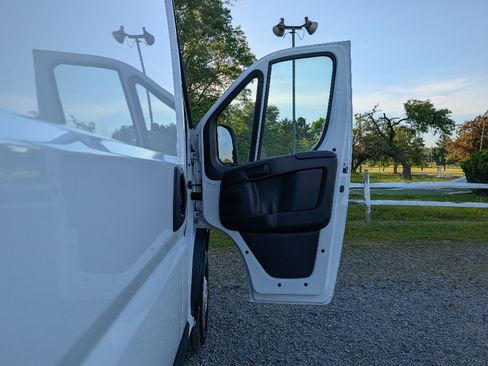 Used 2026 RAM ProMaster 2500 w/ Convenience Group FWD image 12