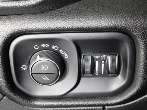 Used 2025 RAM 1500 Laramie AWD/4WD image 21