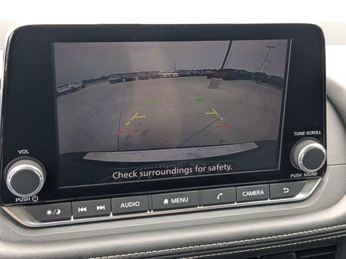 Used 2025 Nissan Rogue SV FWD image 21