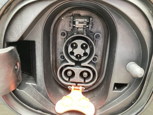 Used 2022 Chevrolet Bolt LT w/ Infotainment Package image 18