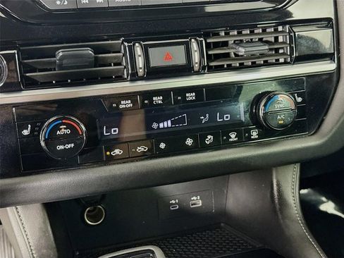 Certified 2024 Nissan Pathfinder SV FWD image 17