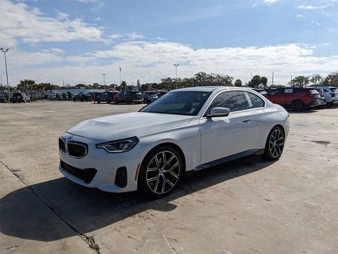 Used 2023 BMW 230i Coupe w/ Premium Package image 5