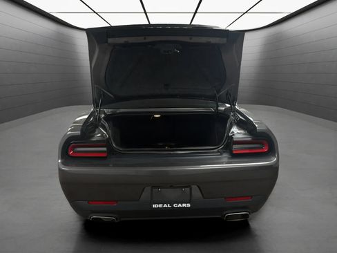 Used 2016 Dodge Challenger SXT RWD image 19