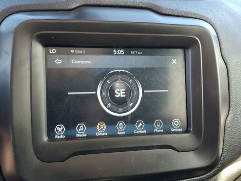 Used 2018 Jeep Renegade Latitude w/ Advanced Technology Group AWD/4WD image 19