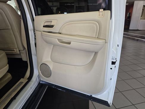 Used 2008 Cadillac Escalade ESV AWD image 17
