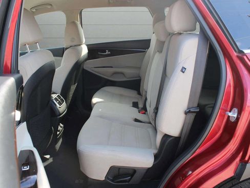 Used 2019 Kia Sorento AWD V6 image 16