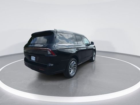 New 2025 Lincoln Navigator Reserve AWD/4WD image 8