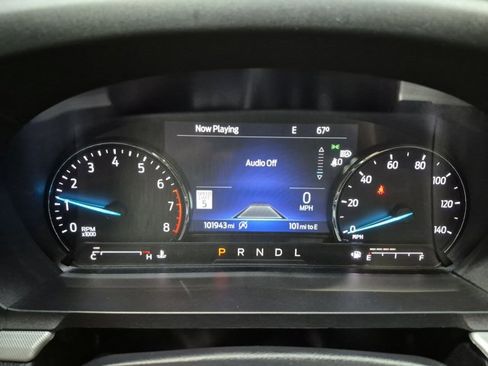 Used 2022 Ford Explorer XLT w/ Equipment Group 202A AWD/4WD image 18