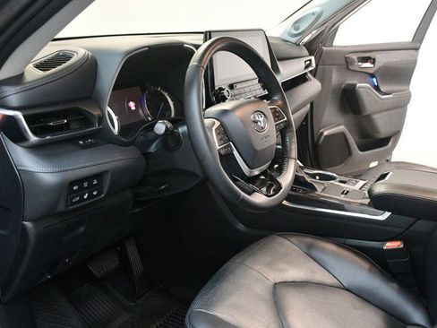 Used 2022 Toyota Highlander Limited image 26