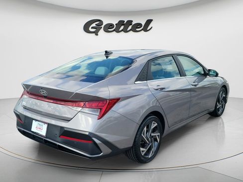 Used 2024 Hyundai Elantra Limited FWD image 4