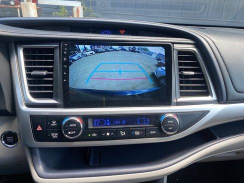 Used 2015 Toyota Highlander XLE AWD/4WD image 17