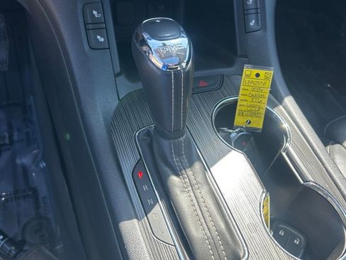 Used 2019 GMC Acadia SLT image 15