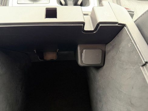 Used 2022 Ford Explorer Platinum w/ Equipment Group 601A image 30