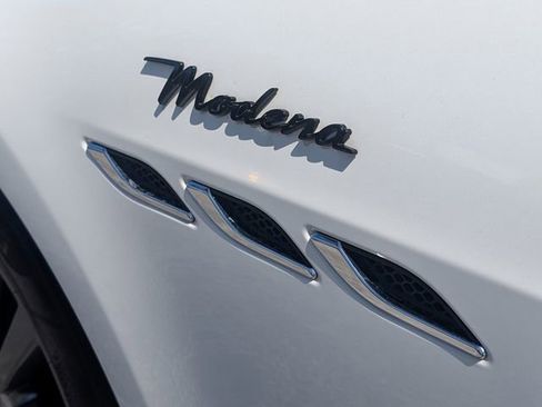Used 2022 Maserati Ghibli Modena Q4 AWD/4WD image 17
