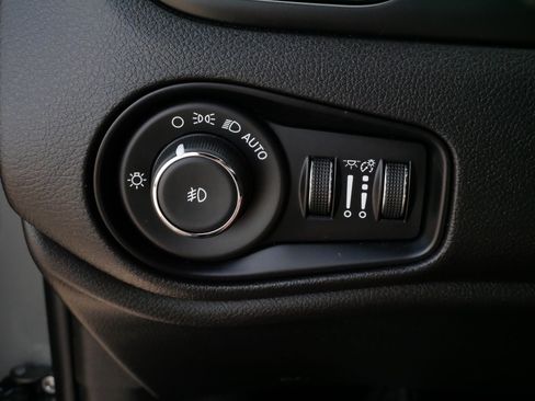 Used 2022 Jeep Renegade Altitude w/ Convenience Group AWD/4WD image 26