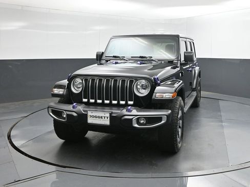 Used 2022 Jeep Wrangler Unlimited Sahara w/ Cold Weather Group AWD/4WD image 22