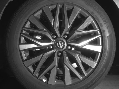 Used 2025 Nissan Altima 2.5 SV FWD image 12