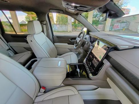 Used 2025 GMC Yukon Denali w/ LPO, Floor Liner Package RWD image 50