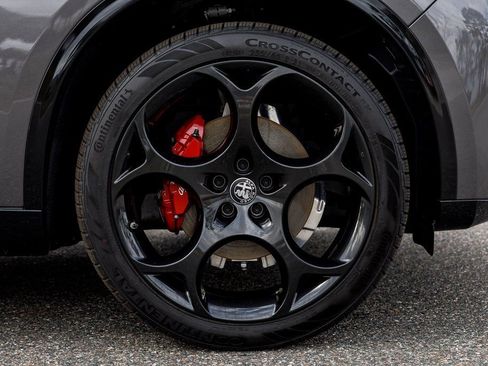 New 2025 Alfa Romeo Stelvio Sprint image 12