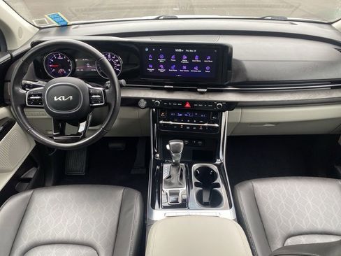 Certified 2023 Kia Carnival EX image 9