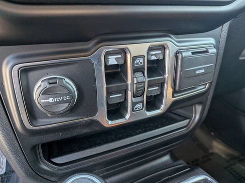 Used 2022 Jeep Wrangler Unlimited Sahara AWD/4WD image 25