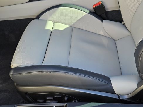 Certified 2025 Porsche 911 Carrera image 24