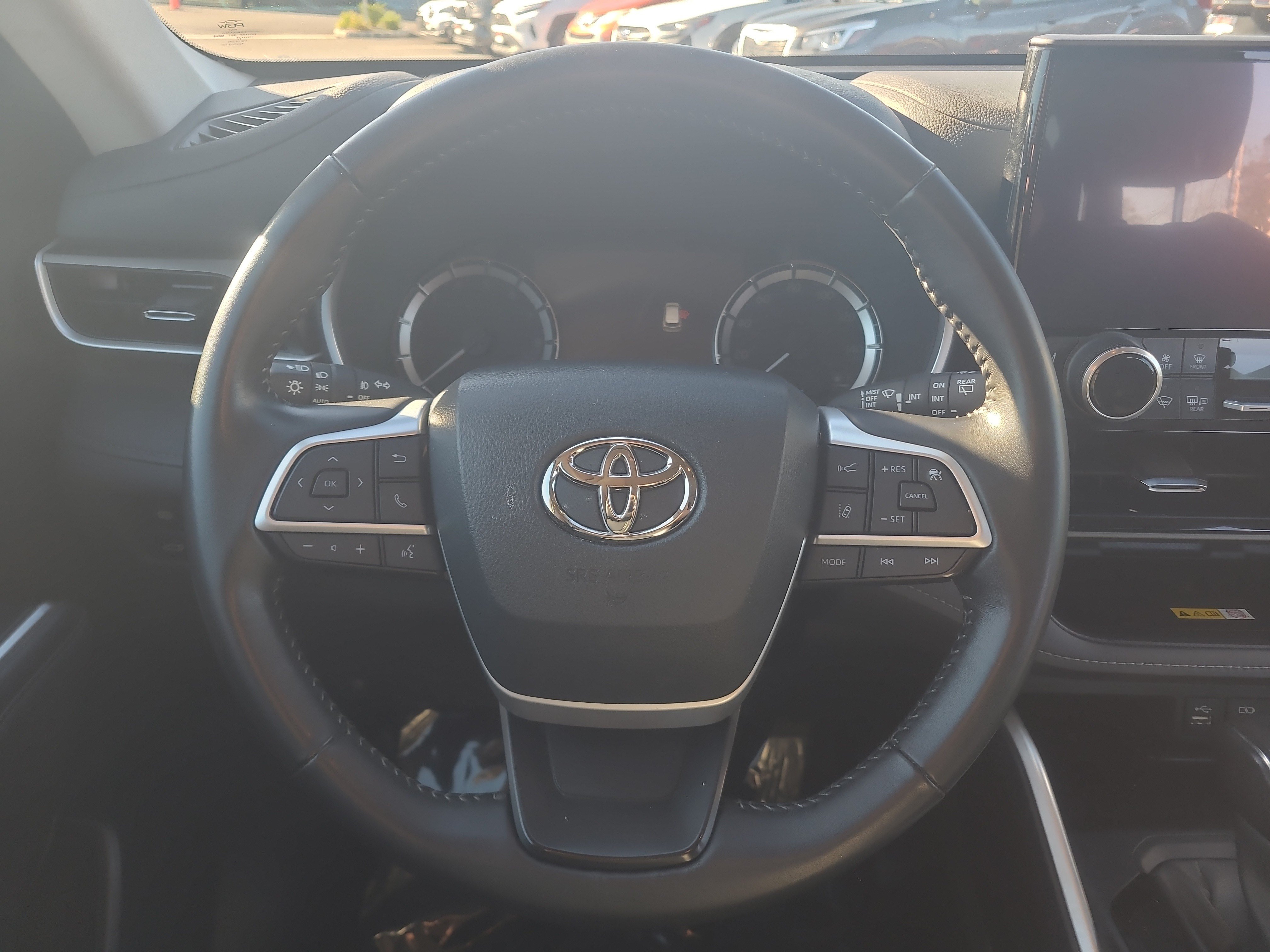 Used 2023 Toyota Highlander XLE AWD/4WD image 22