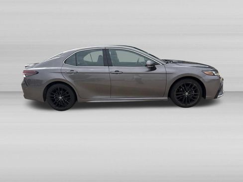 Used 2024 Toyota Camry XSE FWD image 3