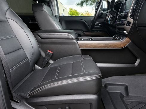 Used 2018 GMC Sierra 2500 Denali w/ Duramax Plus Package AWD/4WD image 10