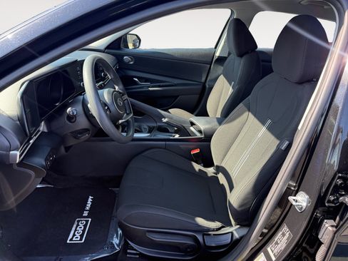 Used 2022 Hyundai Elantra SEL w/ Preferred Accessory Package FWD image 10