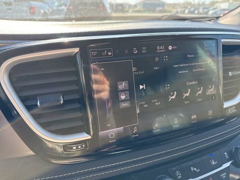 Used 2022 Chrysler Pacifica Touring-L AWD/4WD image 14