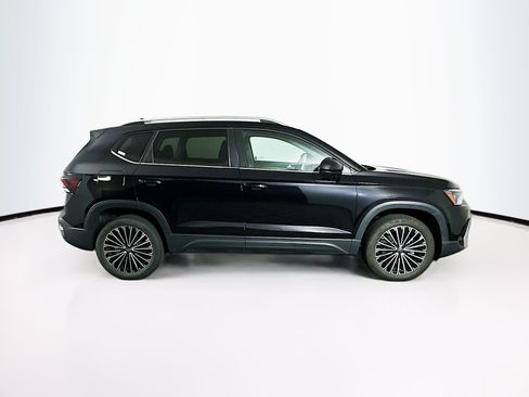 Used 2025 Volkswagen Taos SE FWD image 10
