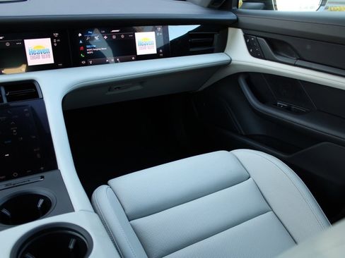 Used 2023 Porsche Taycan image 21