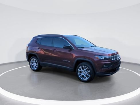 Used 2022 Jeep Compass Latitude AWD/4WD image 9