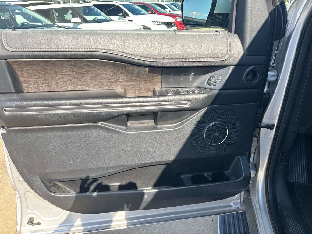 Used 2019 Ford Expedition Max Limited RWD image 26