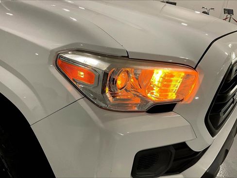 Used 2018 Toyota Tacoma SR RWD image 31