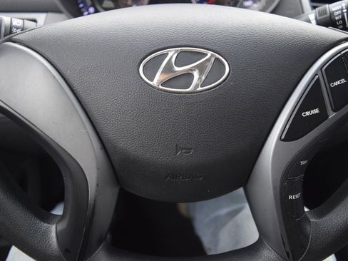 Used 2016 Hyundai Elantra SE image 13