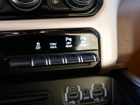 Used 2019 RAM 1500 Laramie image 31