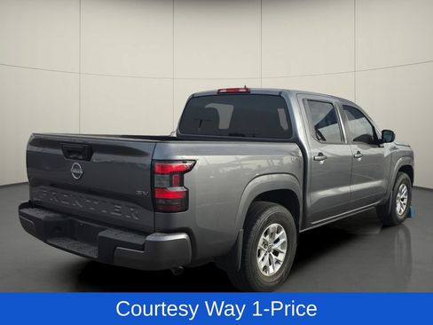 Used 2024 Nissan Frontier SV RWD image 9