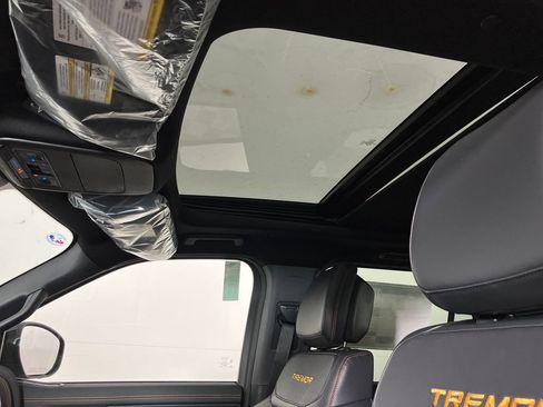 New 2026 Ford Expedition Tremor image 35