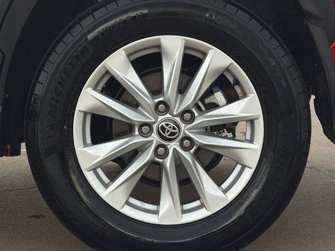 Certified 2025 Toyota Corolla Cross LE FWD image 30