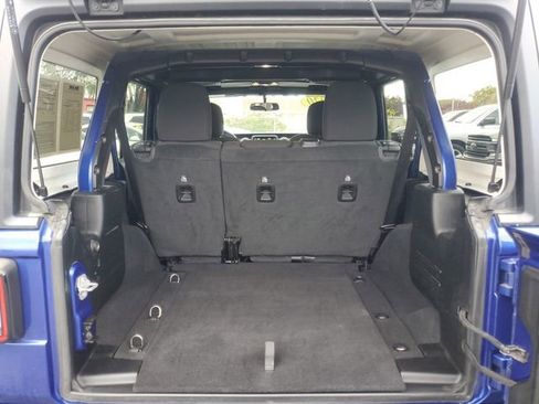 Used 2020 Jeep Wrangler Unlimited Sahara image 11